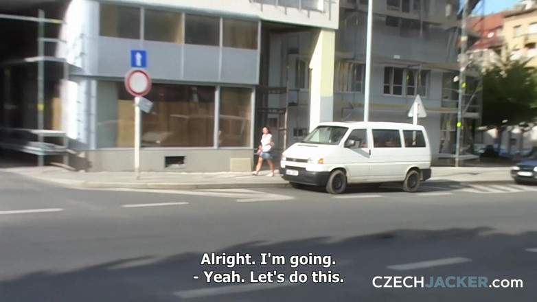 Czech Jacker: Lihat, memeknya beda-beda tipis! - Tanpa celana dalam, sengaja semua