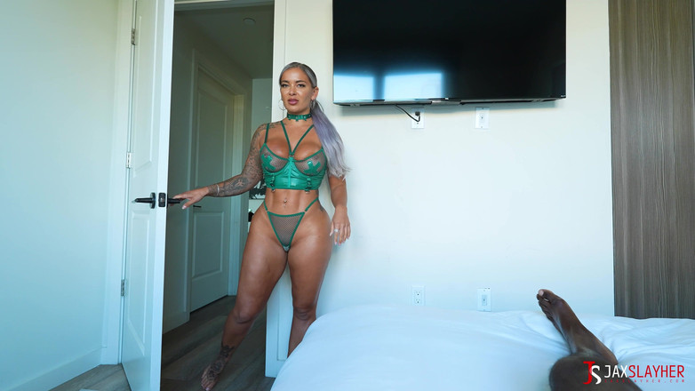 Jax Slayher: Gadis hot ini selingkuh dari pacarnya sama teman sekamarnya