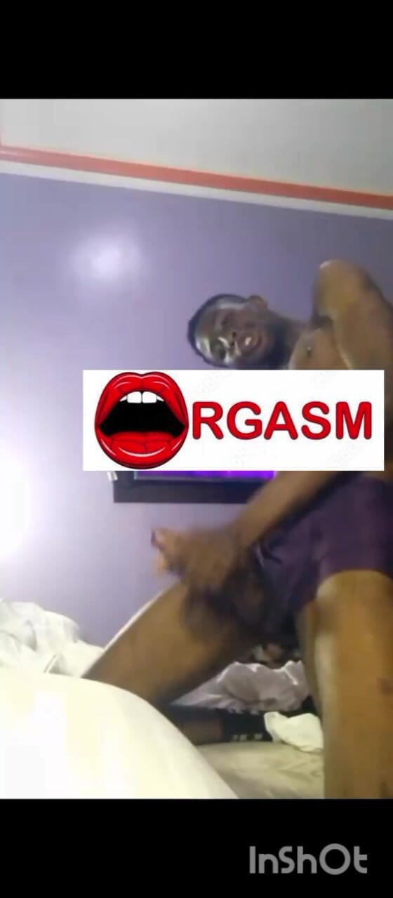 Sweetass132: Mi Masturbo Il Mio Grasso Cazzo Nero