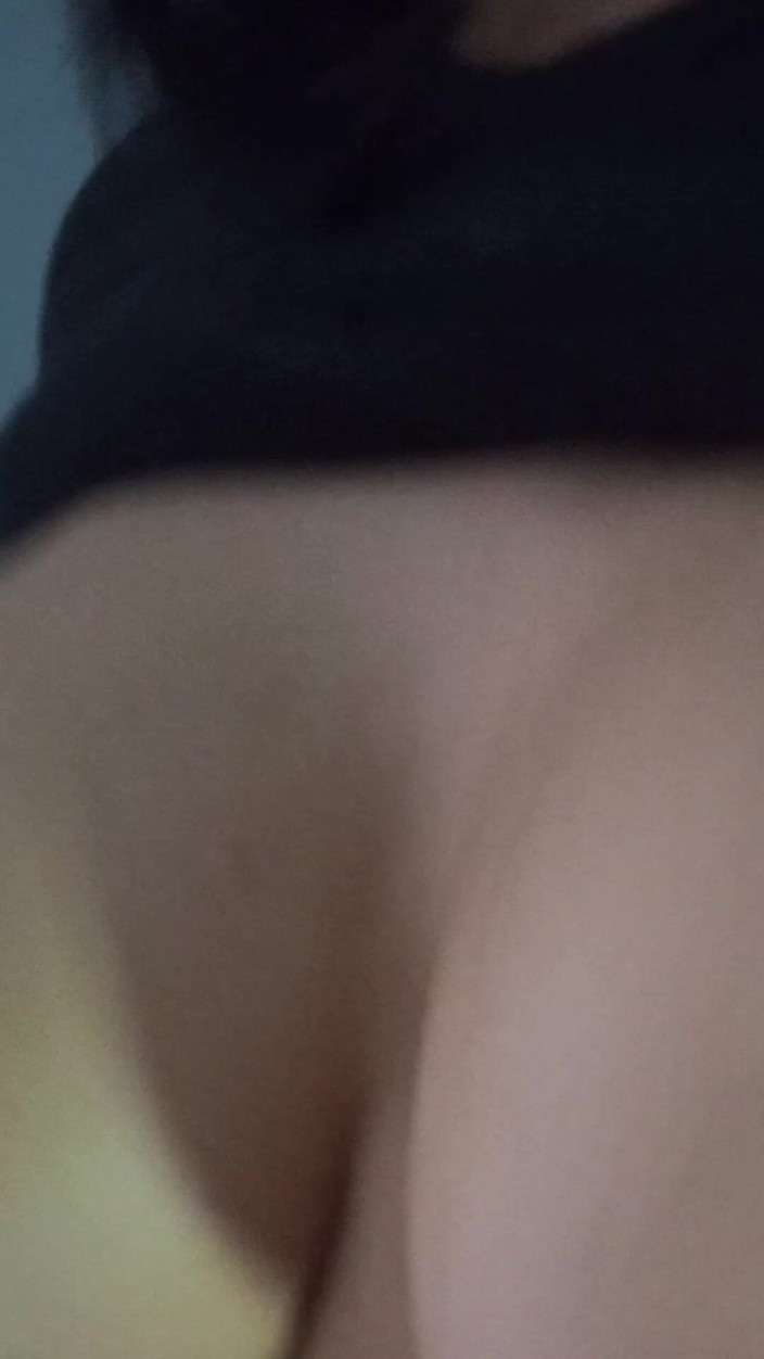 Fabimilf: 義理の弟におっぱいを掴み、太いお尻を振って誘惑し、犯してもらいたいと思いました。