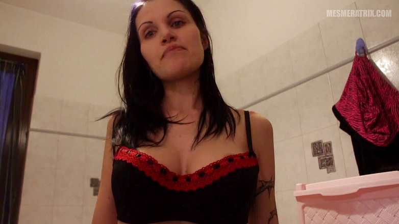 Lady Mesmeratrix Official: Ošukaná mými prsy