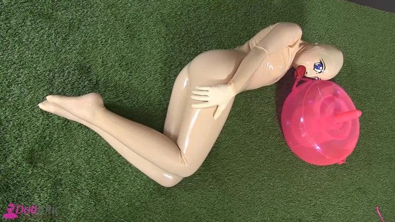 Dollrotic: Bambola di gomma vivente con maschera in silicone