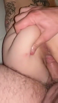 Eu dei a essa prostituta uma massagem no pau