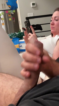 在我室友面前的完整 22 分钟 dickflash Facecum 撸管