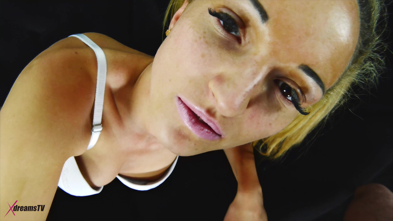 XdreamsTV - Hand Jobbers: Melania - Stříkání na hubená prsa dívky