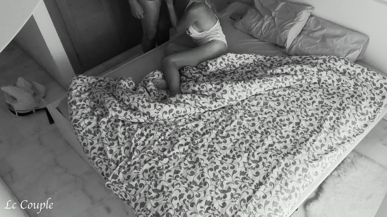 LC couple: Gece görüş kamerası üvey erkek kardeşinin gece geç saatlerde üvey babasını yatak...