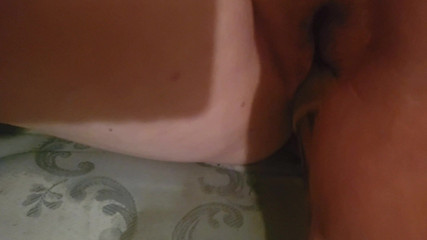 Cinnamon Wyatt: Zkouším vyřezaného dřevěného ptáka