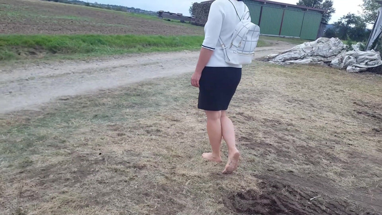 Yvette xtreme: Camminata sporca a piedi nudi con Yvette Costeau