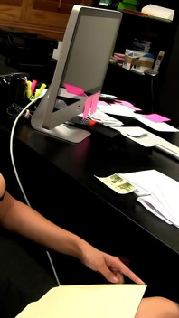 Smyslné lesbičky hladí a vášnivě se líbají