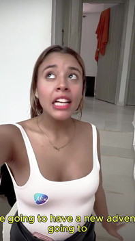 Alix masturbiert in ihrem Zimmer und weckt Eleonor mit ihrem stöhnen auf.