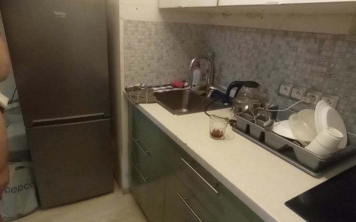 r0xy: Sissy dziwka w białej spódnicy i jedzie jej dupek