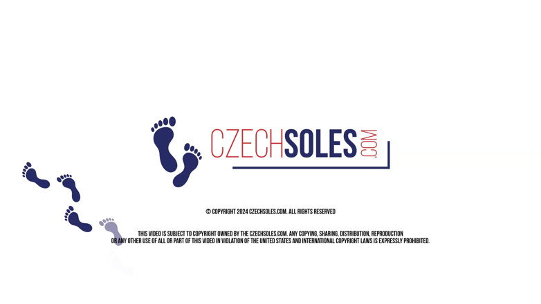 Czech Soles - foot fetish content: Fot ignorera och din rumskompis sexiga sulor