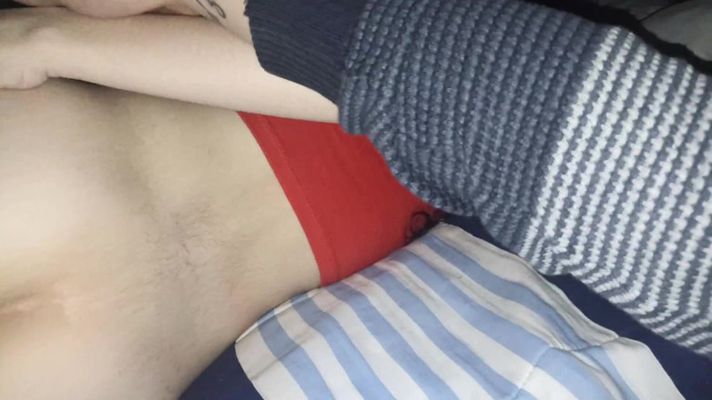 Jopy sex: 他进入夜晚，乱搞美丽的18岁粉红色阴道，她被后入