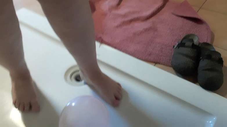 tammara big: Avec Balloon Nue Sous La Douche