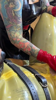 POV latexové rukavice double domme ruční práce lemování škádlení s elektro stim s Madame Li Ying a naší gumovou gimp