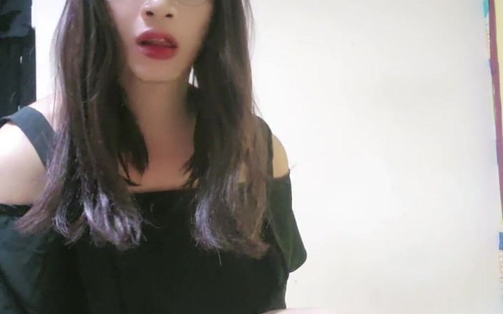 Taiwancdgirl: Shemale Ting Xuan draagt sexy hoge hakken en neukt zichzelf...