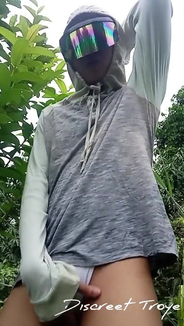 Troye_AsianPinoy: Un pinoy asiatique se déshabille sur le côté d’une route...