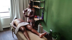 TheBlacKHunterr: Urso Recebendo Massagem
