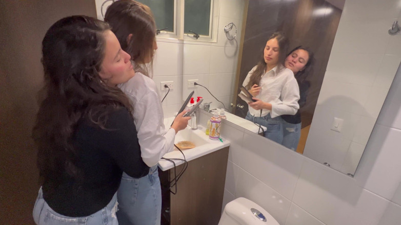 scarlettandc: My Makeup Artist Invites Me to Do Hot Things