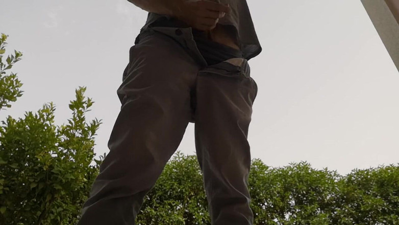 Rafael Torreano: Schnelles wichsen im freien während einer zigarette