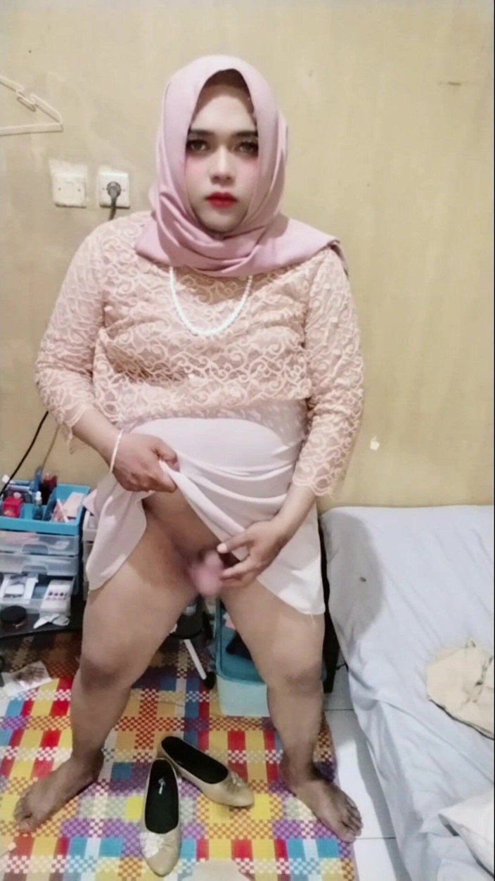 Ivvy Crossdresser: Hijab crossdresser Ivvy se masturba até gozar