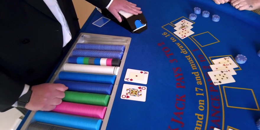 MattyFacial: Pipes au blackjack et sexe sur le canapé