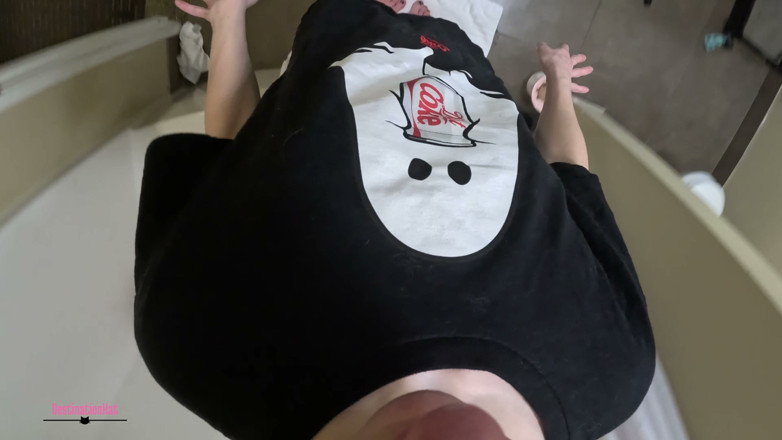 Destination Kat: 여자 POV 목욕과 놀이