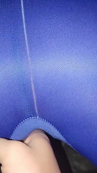 Descascando minhas novas leggings azuis e sendo fodida - Mama_foxx94