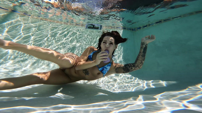 Evelin Stone: Deepend Underwater Masturbation Orgasm