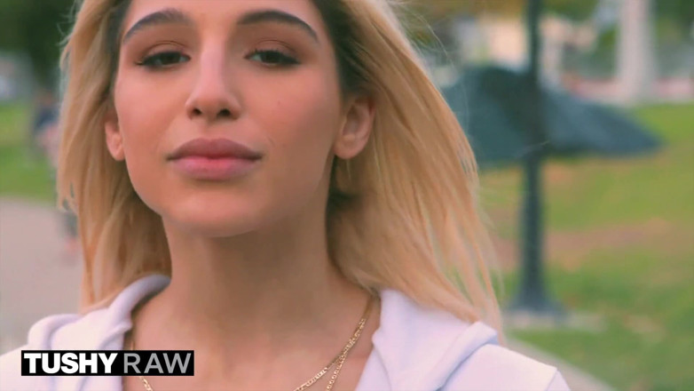 Tushyraw: TUSHYRAW - Abella Danger dominuje svému dokonalému zadku