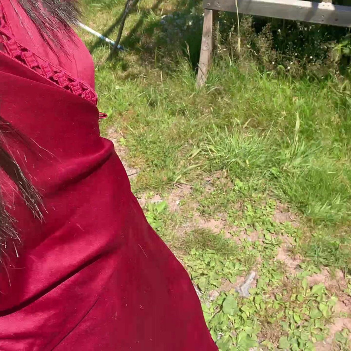 sweethanajapanese: Vai in giardino e poi fai pipì