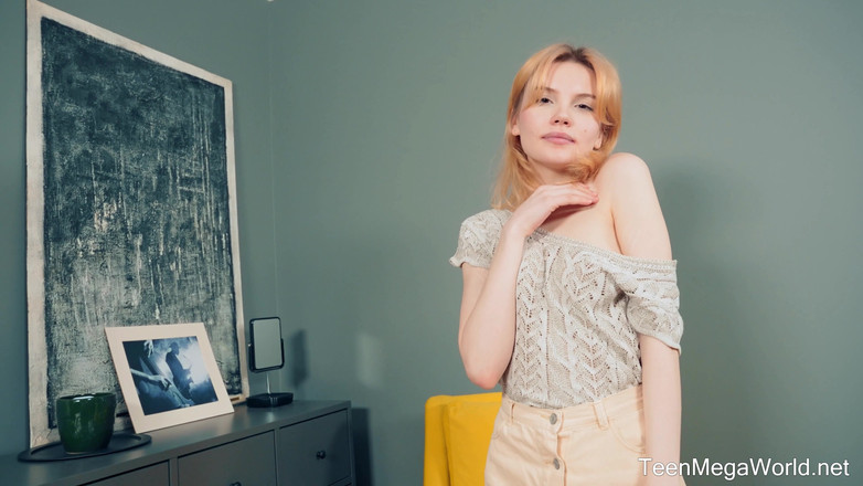 Teen Mega World: Sendirian dan Puas