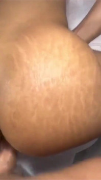 Minha seguidora com tesão e safada recebendo um pau na bunda dele!