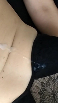 Mmm, eu amo receber porra, esse calor fluindo sobre meu corpo