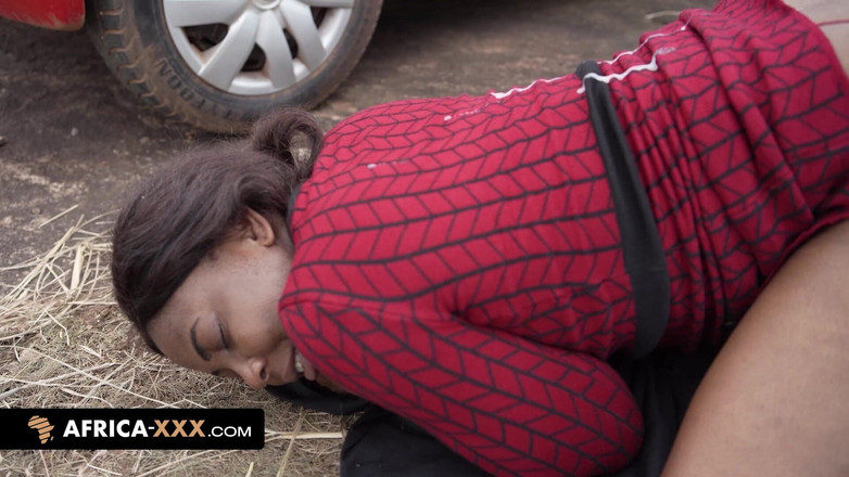 Africa-XXX: Сдержанный угол за немного угощения