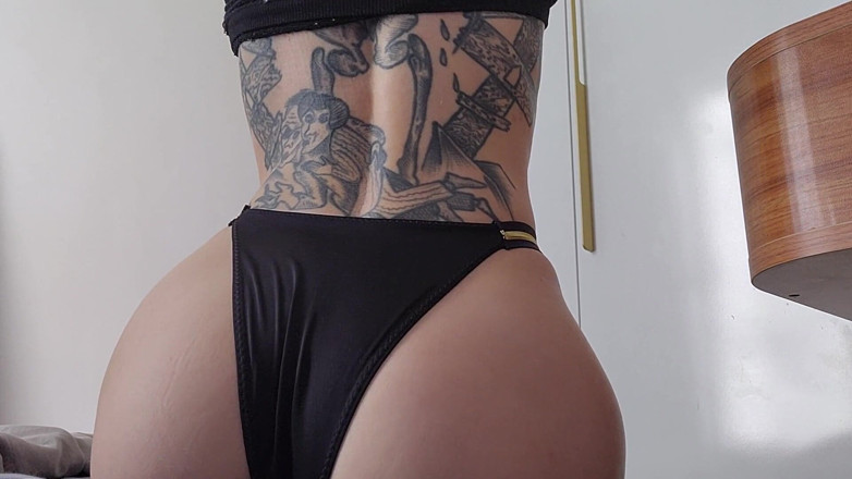TattoedGirl666: Necken sie den arsch der tattoo-königin