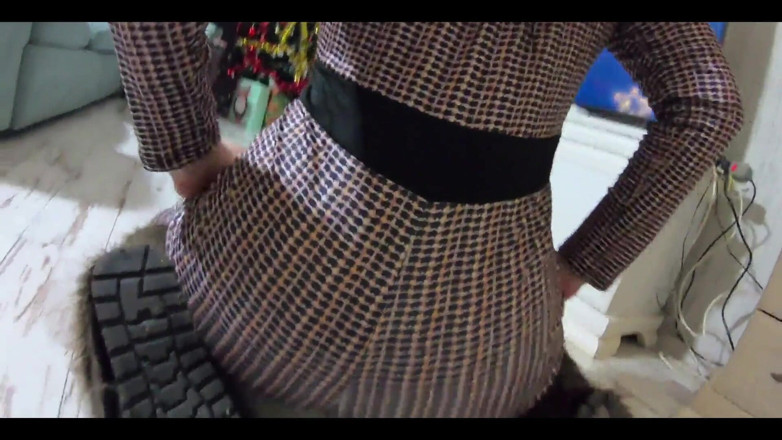 MilfyCalla: Combinaison étroite, bottes poilues et gorge profonde en désordre avec finition...