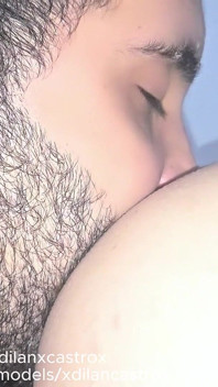 Bạn cùng phòng của tôi bẻ mông tôi lưng trần, creampie