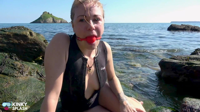 UKCuteGirl: Ball Gag &amp; Zaplavená maska s ponorem - zábava na pláži s...