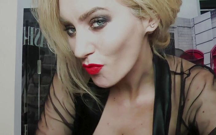 Goddess Celine: Ce clip n’est pas seulement sur les chaussures, c’est sur...