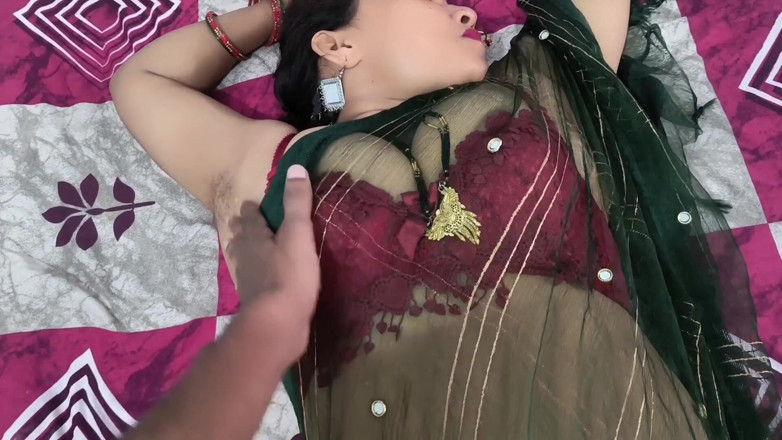 Happyhome: Hete Indische Bhabhi werd volledig in haar kont geneukt door...