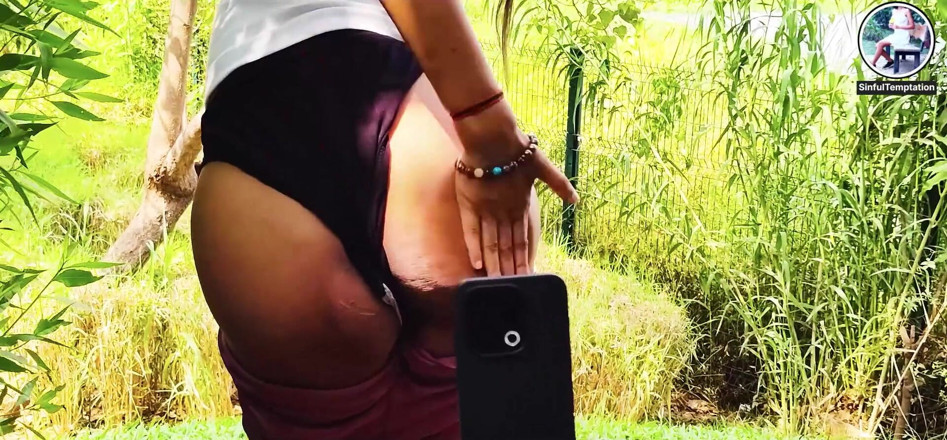 Ziya: Muie cu vibrator în aer liber în parcul public