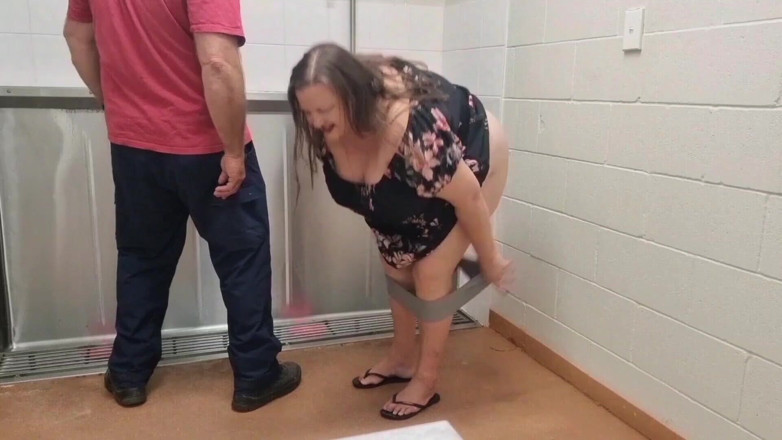 WeAreFukBunnies: Dogging orang asing rawak di tandas awam