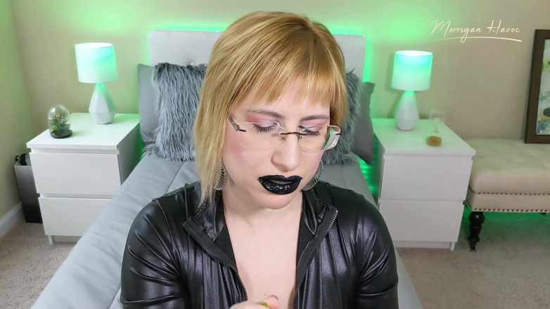 Morrigan Havoc: Indossando un rossetto nero