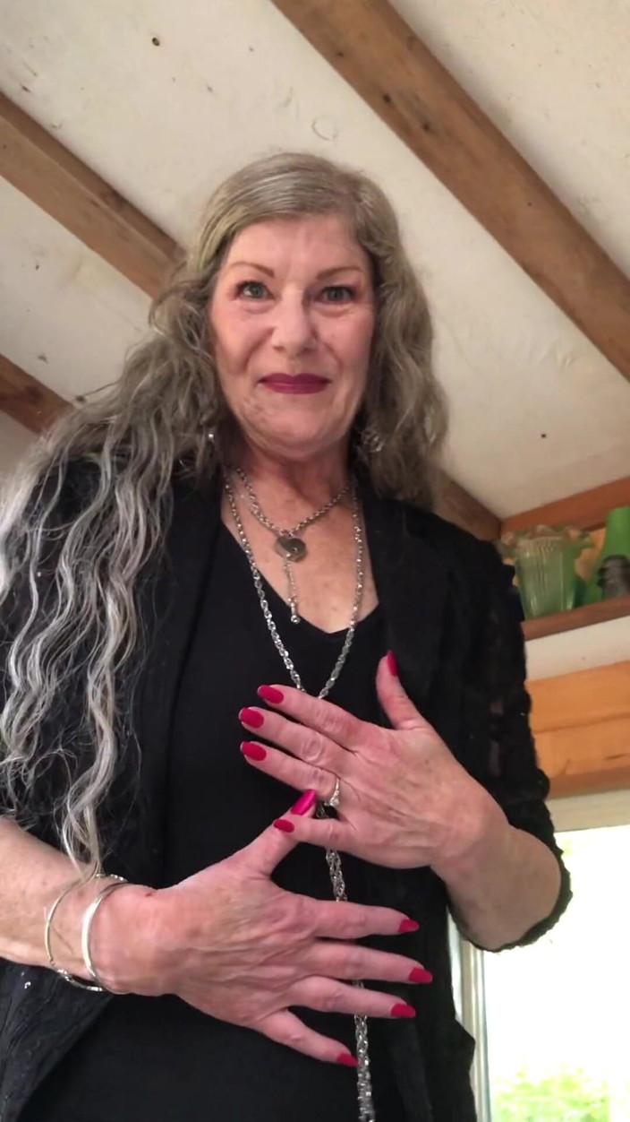 MaXXXimumMilf: Bigfoot ging helemaal Yeti op mijn yoni! Maxxximummilf