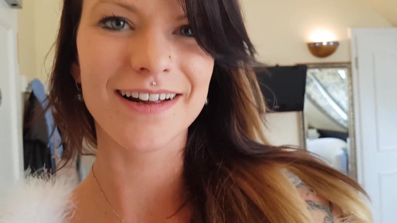 Nylon MILFS: Una scopata bollente in hotel