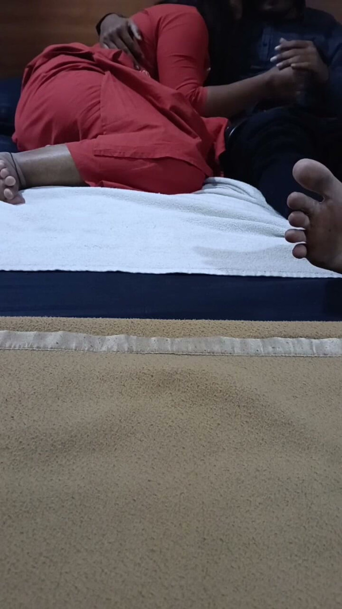 Preetiji: 留下了朋友的妻子。