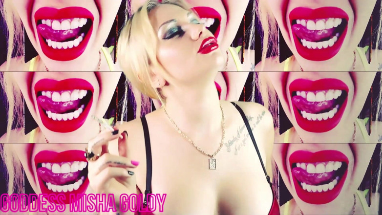 Goddess Misha Goldy: Envoûtant reprogrammation bi ! Suce-le pour ta déesse qui fume et...