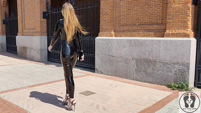 All You Can Fetish: Alice Maze - milf en cuero público - brillante fetiche, instrucciones para...