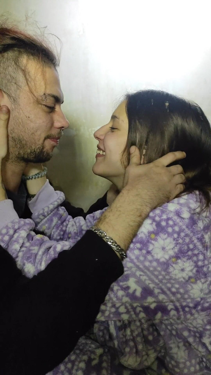Endemoniados: The horniest and dirtiest kiss on the internet with a...